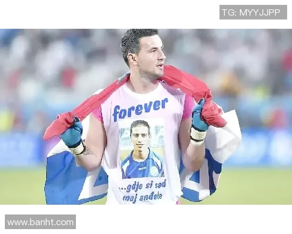 13号足球明星门将的传奇故事与职业生涯的辉煌成就分析